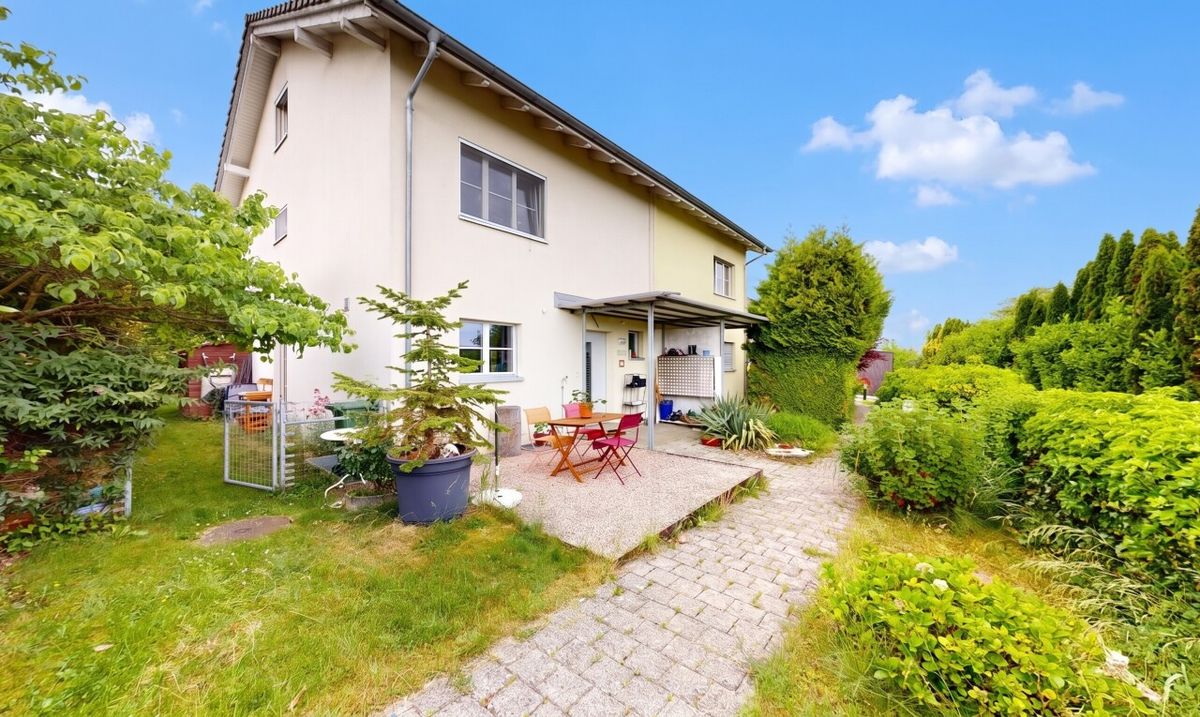 Grosszügige 5.5-Zimmer-Doppelhaushälfte in Mönchaltorf - 2
