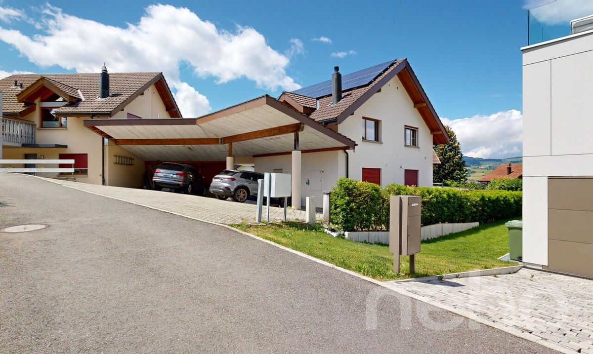 Doppeleinfamilienhaus mit Doppelcarport und Photovoltaikanlage - 1