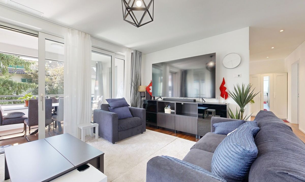 Neuwertige 3.5-Zimmer-Wohnung mit Balkon und Top-Ausstattung - 2