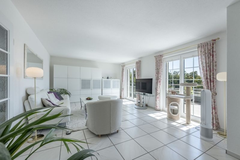 5.5-Zimmer-Einfamilienhaus mit 2.5-Zimmer-Einliegerwohnung - 6