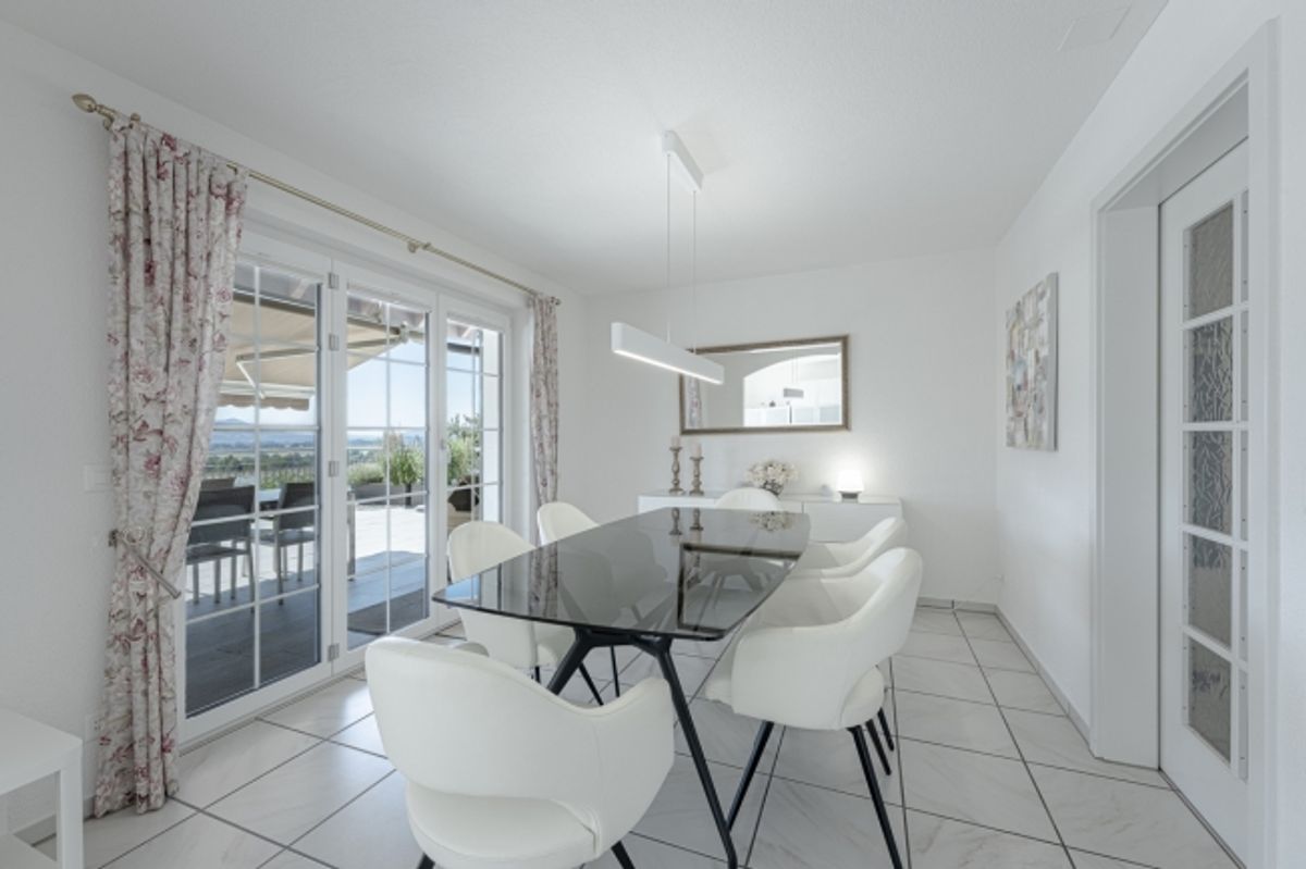 5.5-Zimmer-Einfamilienhaus mit 2.5-Zimmer-Einliegerwohnung - 6