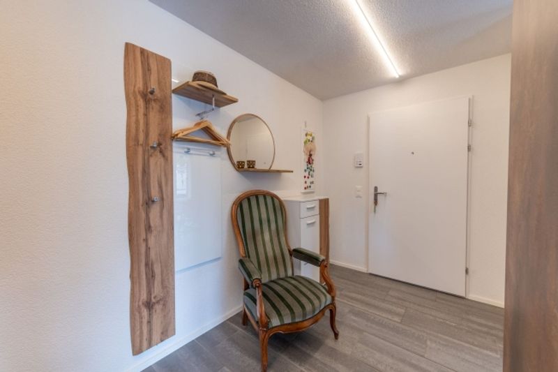 Attikawohnung mit traumhafter Terrasse, Lift und Jurablick - 8