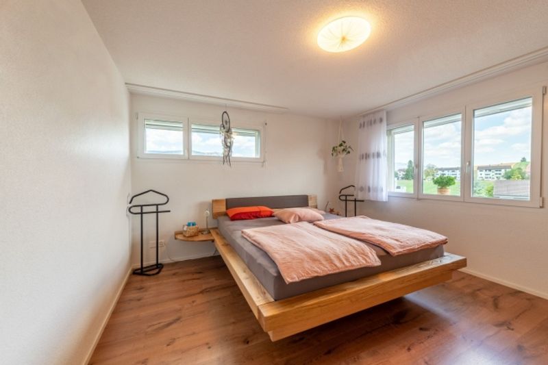 Attikawohnung mit traumhafter Terrasse, Lift und Jurablick - 9