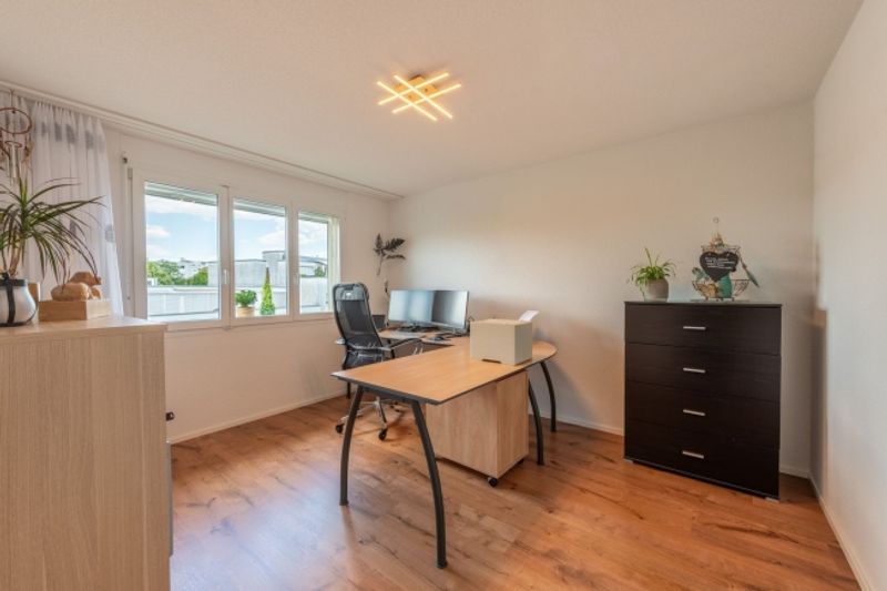 Attikawohnung mit traumhafter Terrasse, Lift und Jurablick - 12