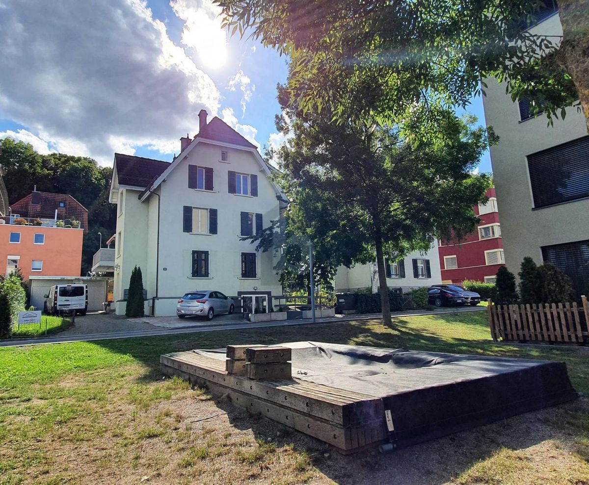 MÖBLIERT UND MODERN AN RUHIGER LAGE - 0