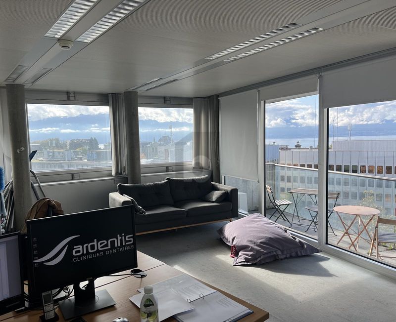 BUREAUX LUMINEUX SUR LA PLACE CHAUDERON ! - 3