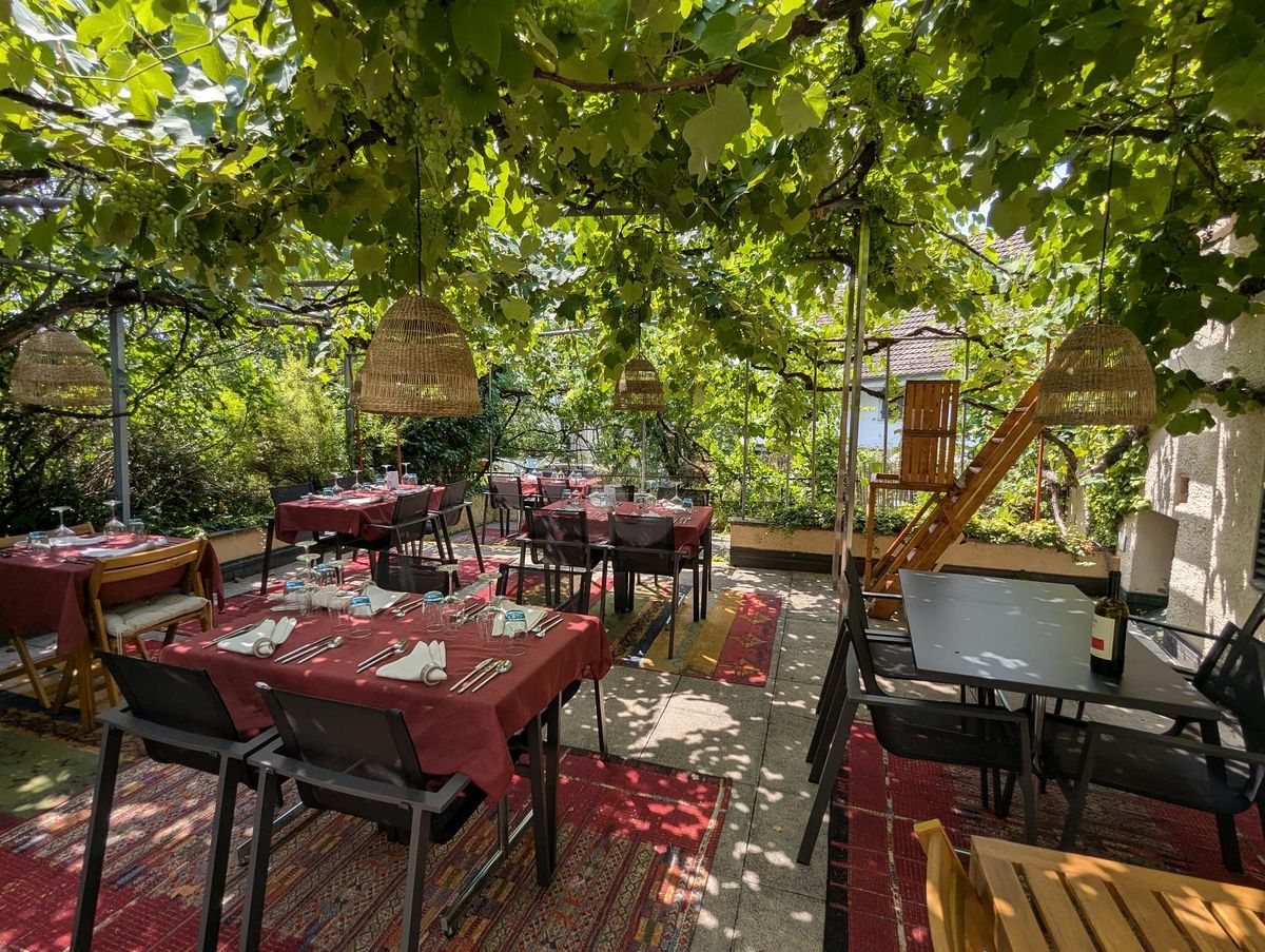 RESTAURANT MIT TERRASSE UND ZWEI WOHNUNGEN - 3