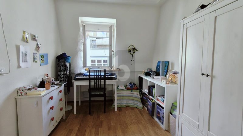 ALTBAU-CHARME MIT ÜBERDACHTEM BALKON - 4