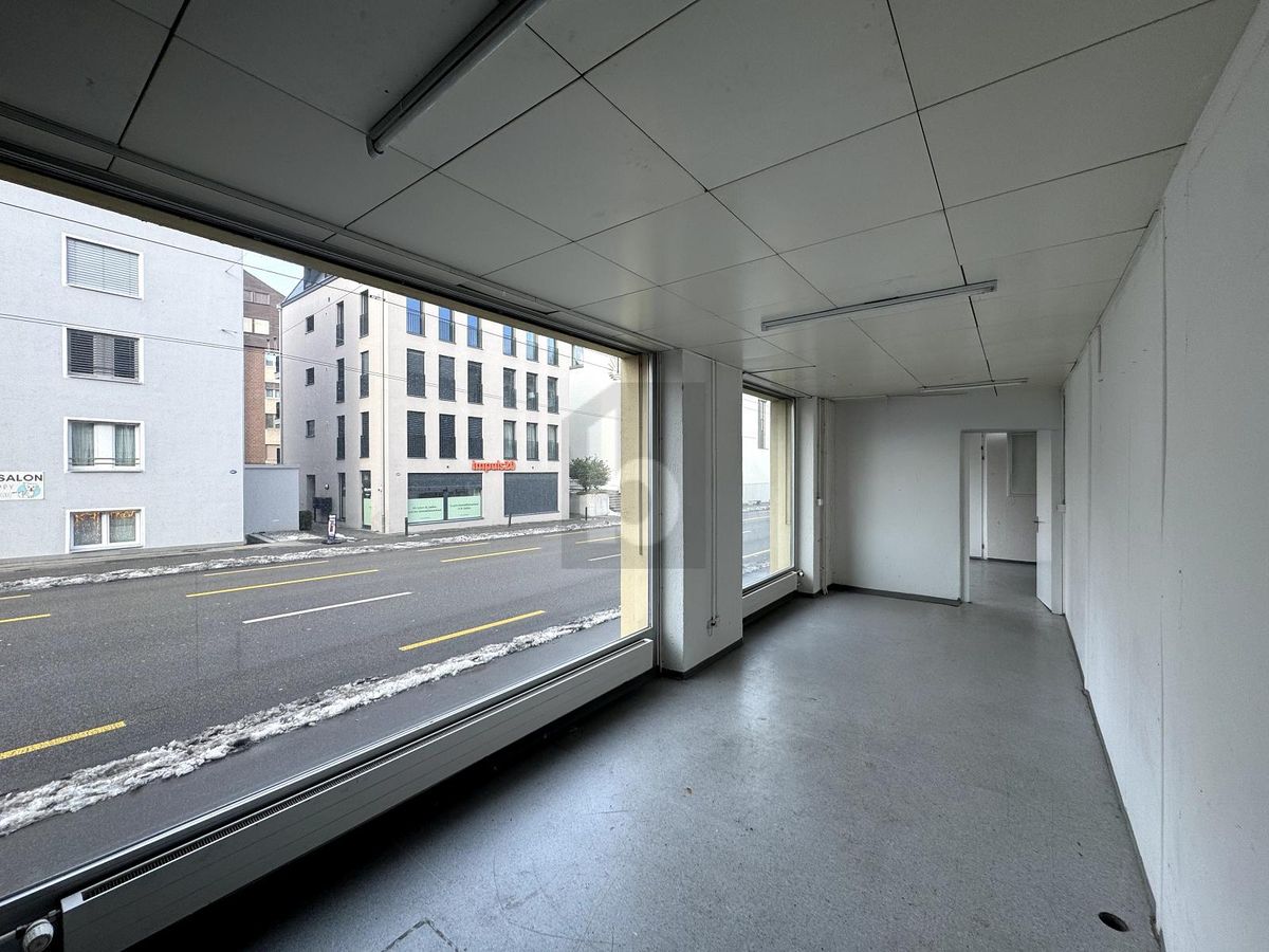 AN TOP LAGE MIT GROSSEM SCHAUFENSTER - 1