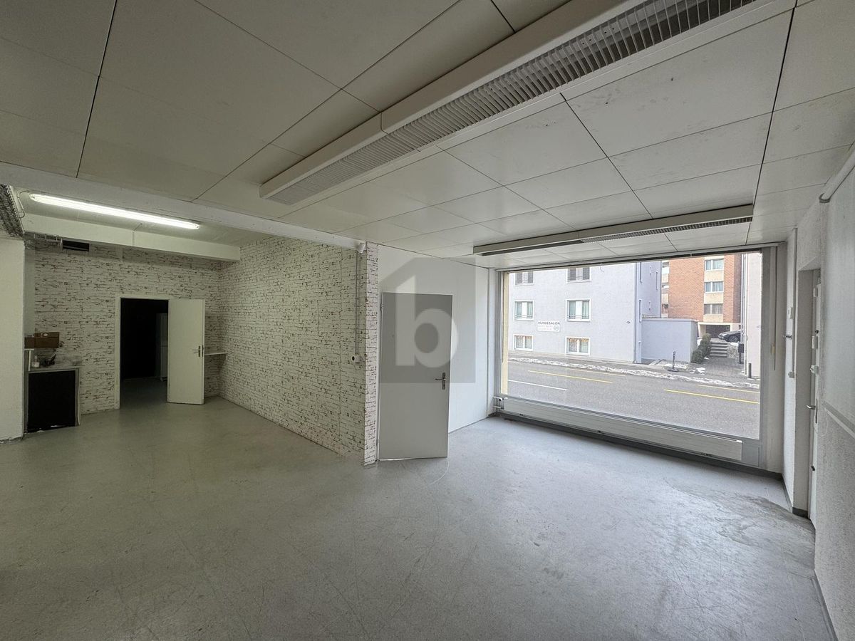 AN TOP LAGE MIT GROSSEM SCHAUFENSTER - 2