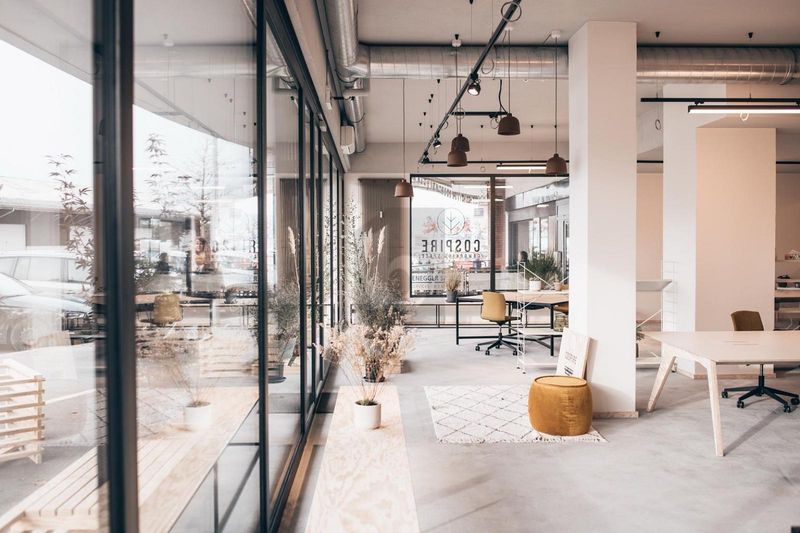BUREAU PRIVATIF MEUBLÉ DANS ESPACE COWORKING - 3