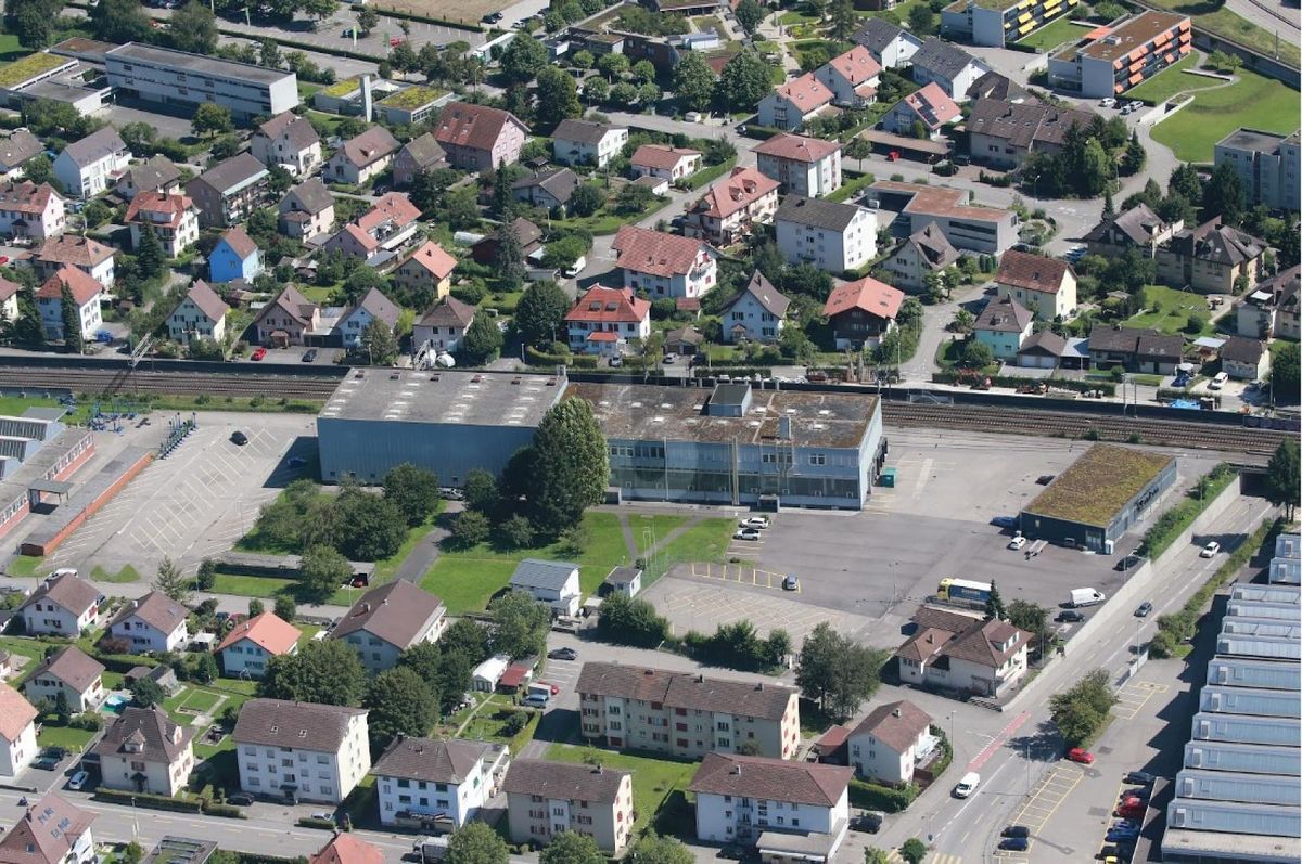 10 - 300 AUSSENPARKPLÄTZE VERFÜGBAR - 2