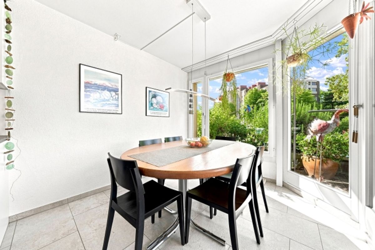 Modernes Wohnen mit sonniger Terrasse - 0