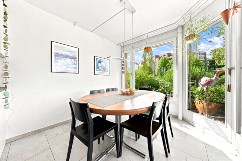 Modernes Wohnen mit sonniger Terrasse - 1