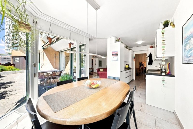 Modernes Wohnen mit sonniger Terrasse - 4