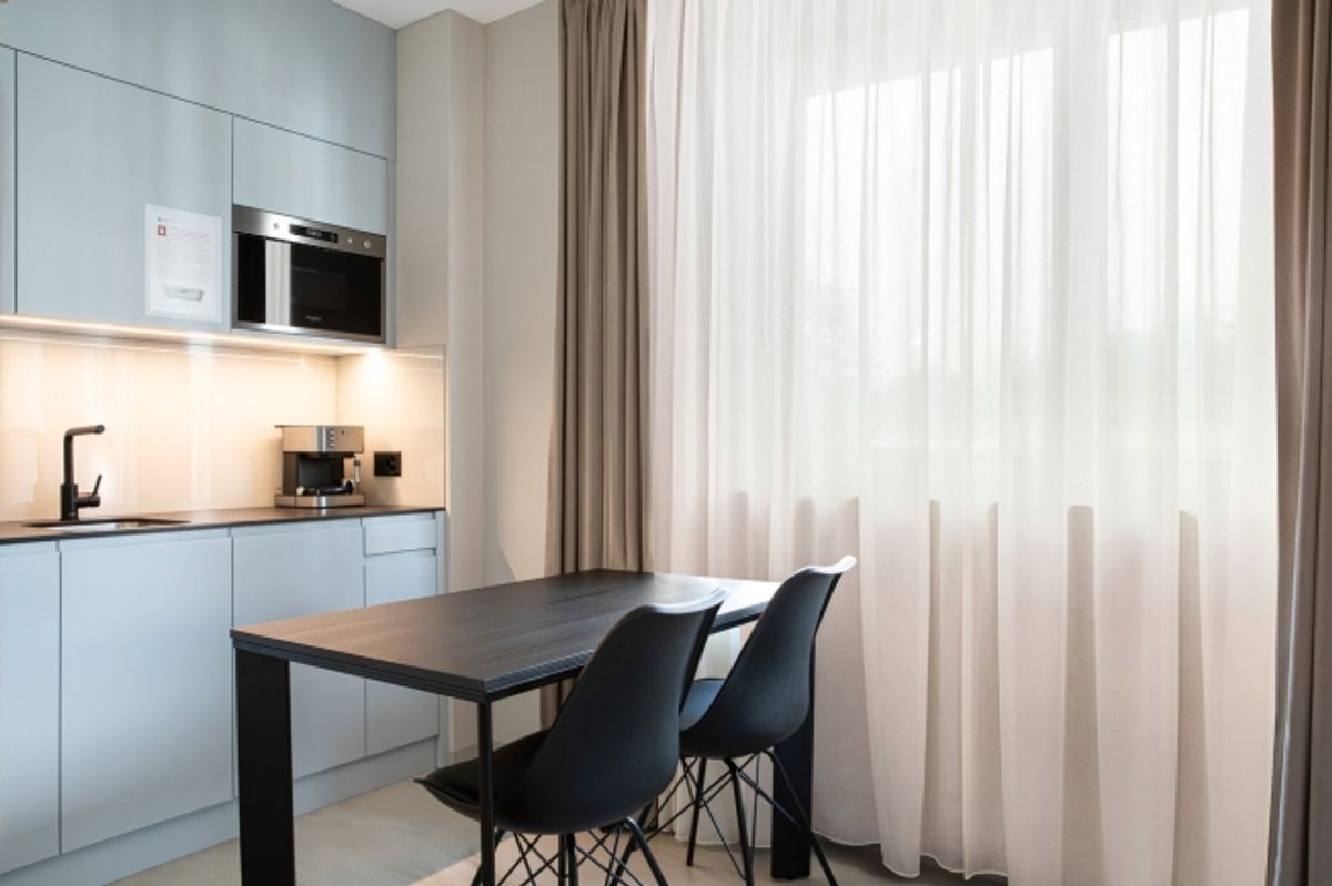 1 Schlafzimmer Junior, Küchenzeile – wöchentliche Reinigung inklusive - 1