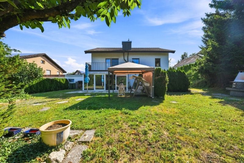 Familienhaus mit traumhaftem Garten - 11