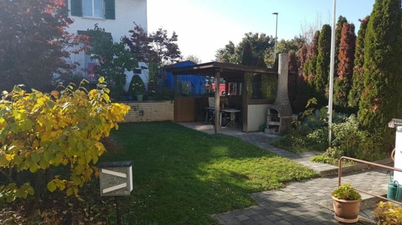Gepflegtes 6-Zimmer-Reiheneckhaus mit Garage an attraktiver Lage - 2