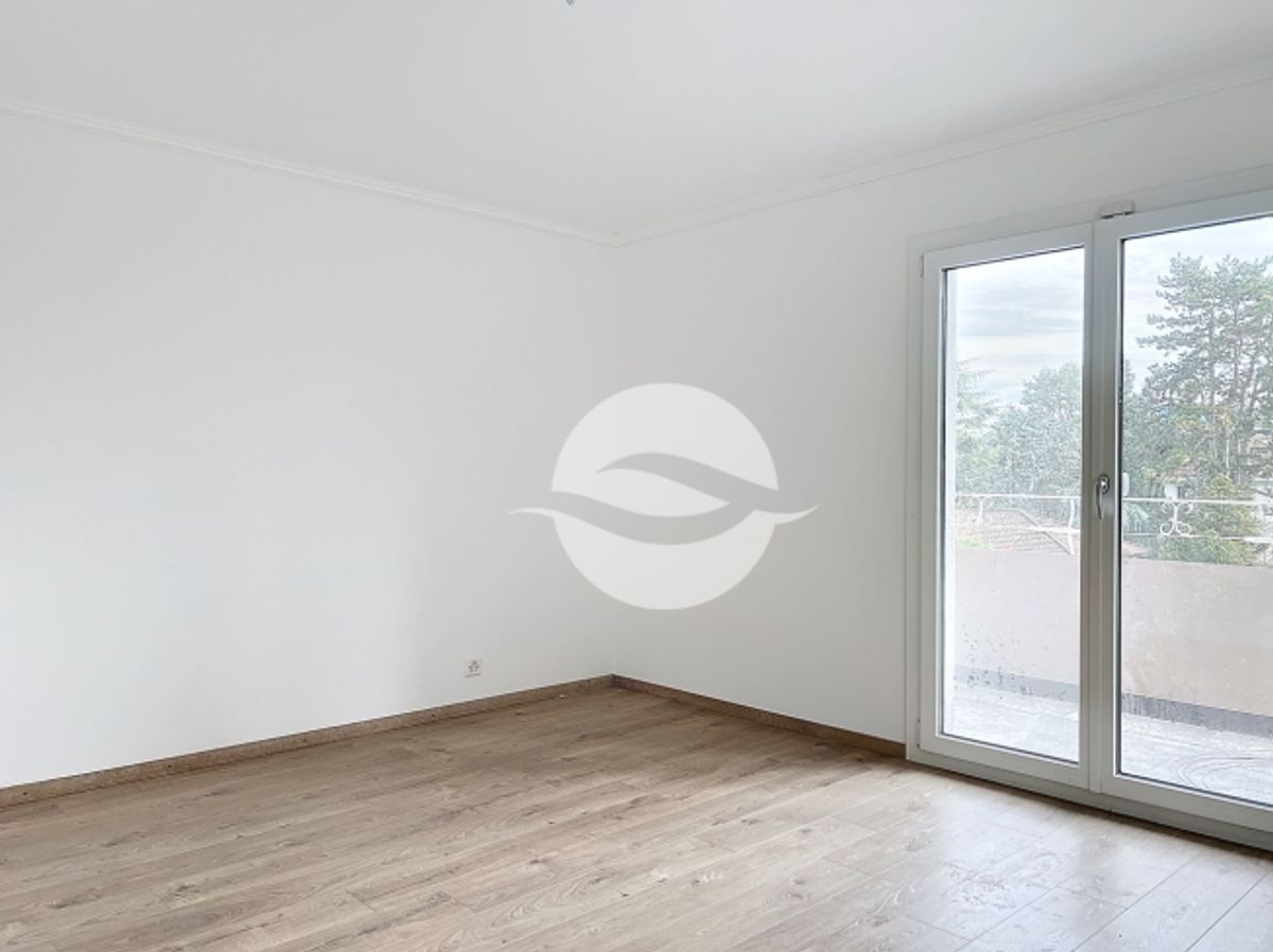 Wunderschönes freistehendes Haus, komplett renoviert! - 9