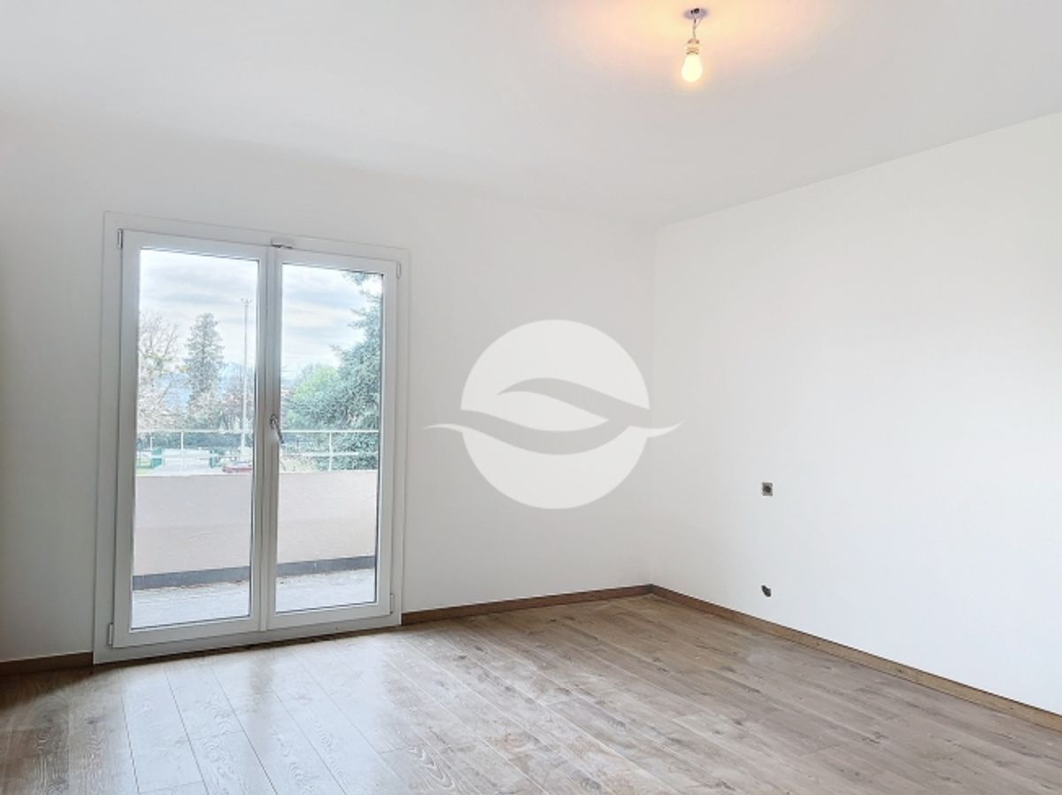 Wunderschönes freistehendes Haus, komplett renoviert! - 10