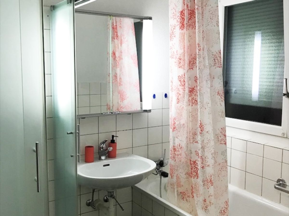 Möblierte 3,5-Zimmer-Wohnung mit Balkon und wunderschöner Aussicht in Wallisellen - 12