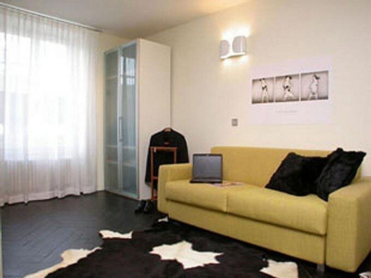 Zimmer mit zwei Betten für Senioren, Balkon, Küchenzeile – wöchentliche Reinigung inklusive - 3