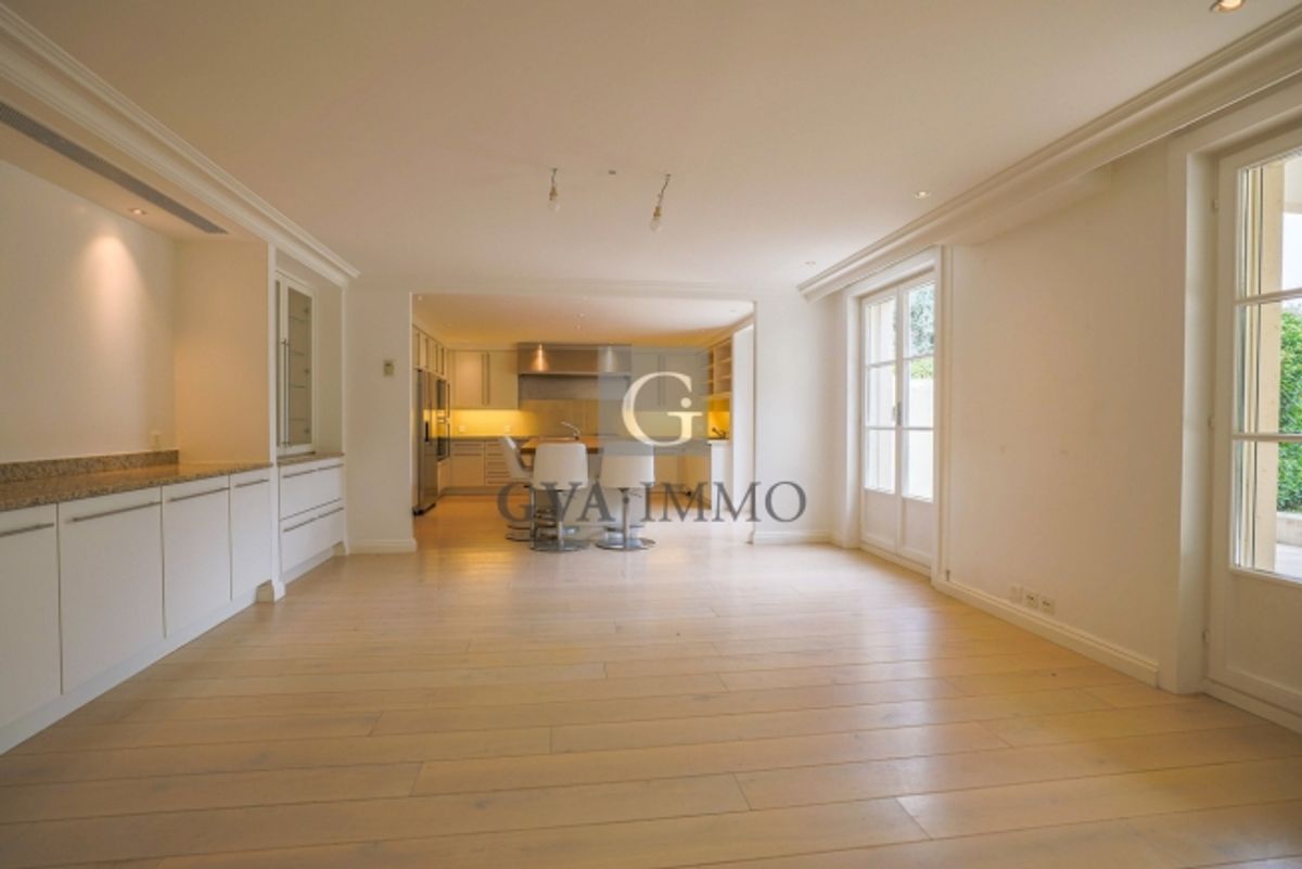 Elegantes privates Hotel mit privatem Garten und Innenpool - 8