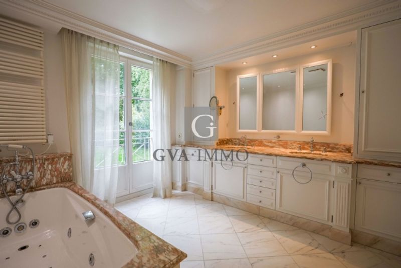Elegantes privates Hotel mit privatem Garten und Innenpool - 15