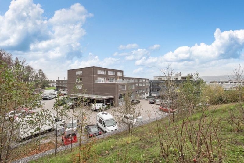 Gestalten Sie Ihre Gewerbefläche auf 402 m² im 1. Obergeschoss - 1