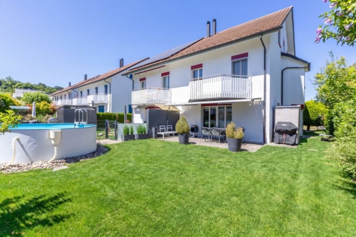 Grosszügiges 6.5-Zimmer-Doppeleinfamilienhaus mit Doppelgarage und Garten - 0