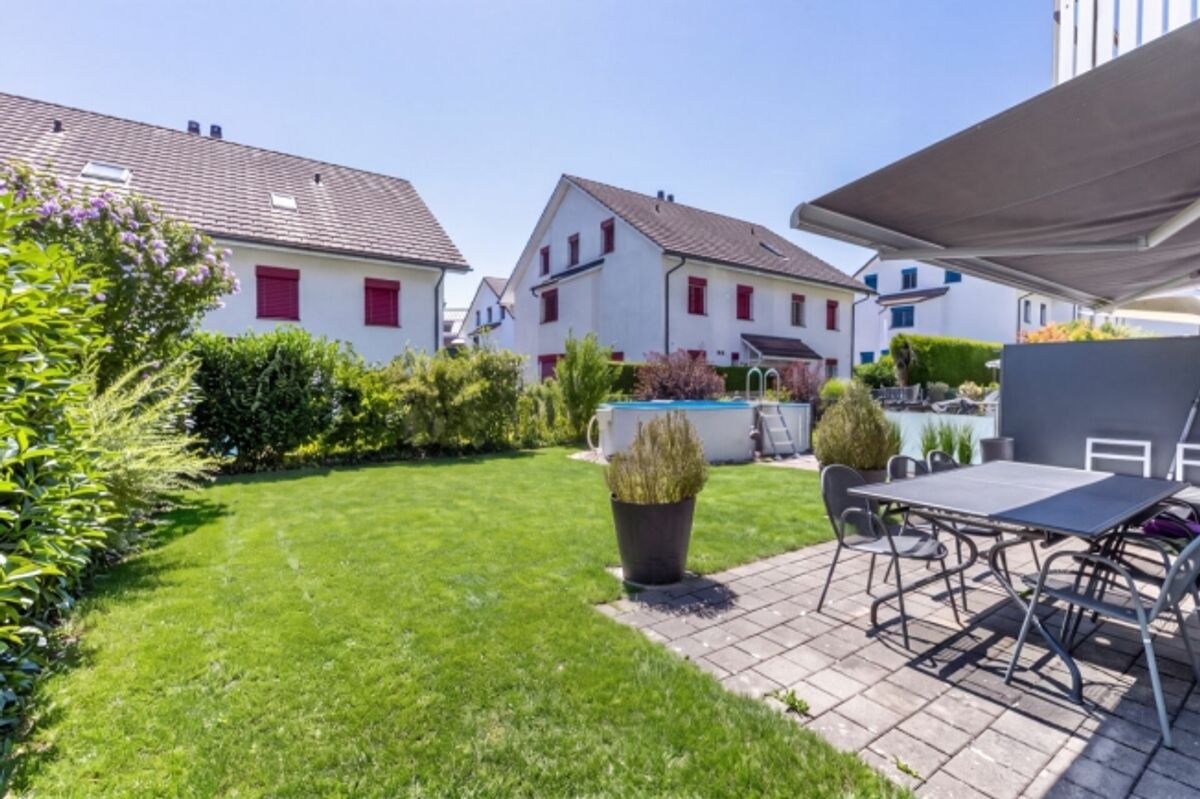 Grosszügiges 6.5-Zimmer-Doppeleinfamilienhaus mit Doppelgarage und Garten - 1