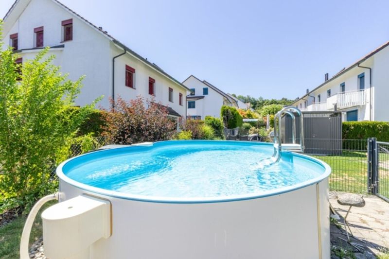 Grosszügiges 6.5-Zimmer-Doppeleinfamilienhaus mit Doppelgarage, Garten und Pool - 3