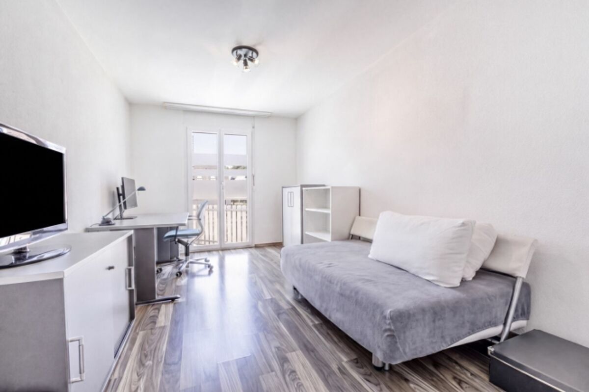 Grosszügiges 6.5-Zimmer-Doppeleinfamilienhaus mit Doppelgarage und Garten - 9