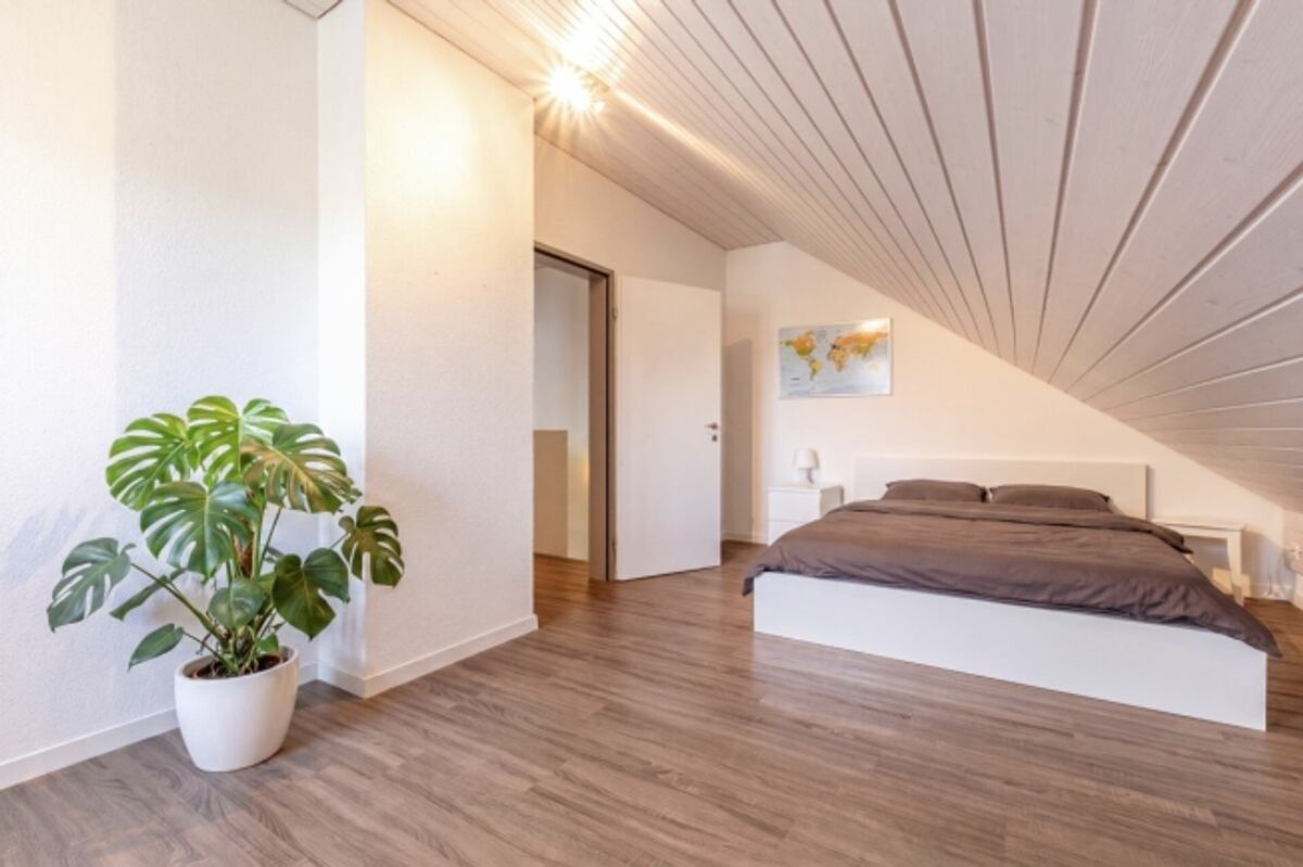 Grosszügiges 6.5-Zimmer-Doppeleinfamilienhaus mit Doppelgarage und Garten - 11
