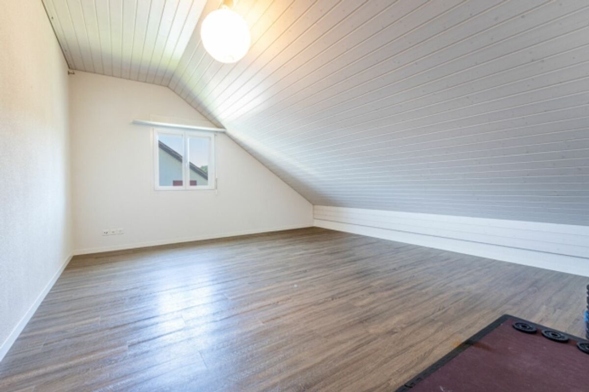 Grosszügiges 6.5-Zimmer-Doppeleinfamilienhaus mit Doppelgarage und Garten - 12