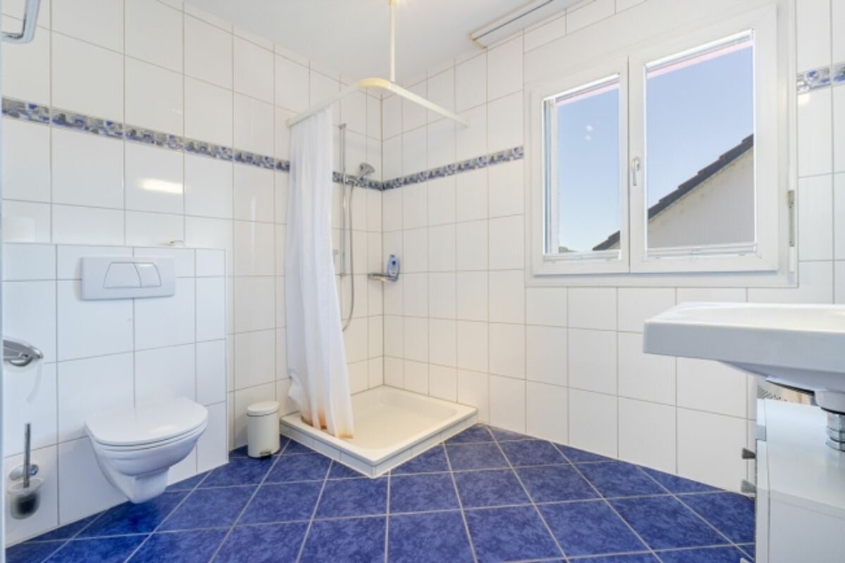Grosszügiges 6.5-Zimmer-Doppeleinfamilienhaus mit Doppelgarage und Garten - 13