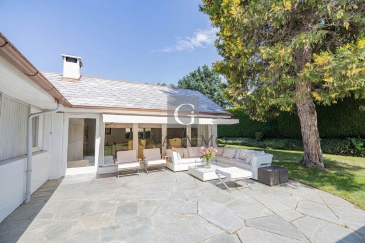 Wunderschöne Villa in absoluter Ruhe auf einem wunderschön bepflanzten Grundstück - 0