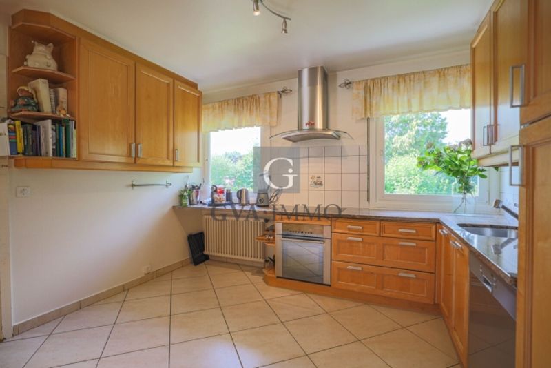 Wunderschöne Villa in absoluter Ruhe auf einem wunderschön bepflanzten Grundstück - 4