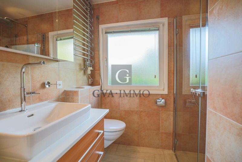 Wunderschöne Villa in absoluter Ruhe auf einem wunderschön bepflanzten Grundstück - 12