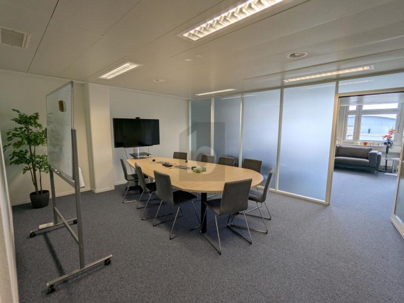 FLEXIBEL MIT EMPFANG, TERRASSE UND WARENLIFT - 4