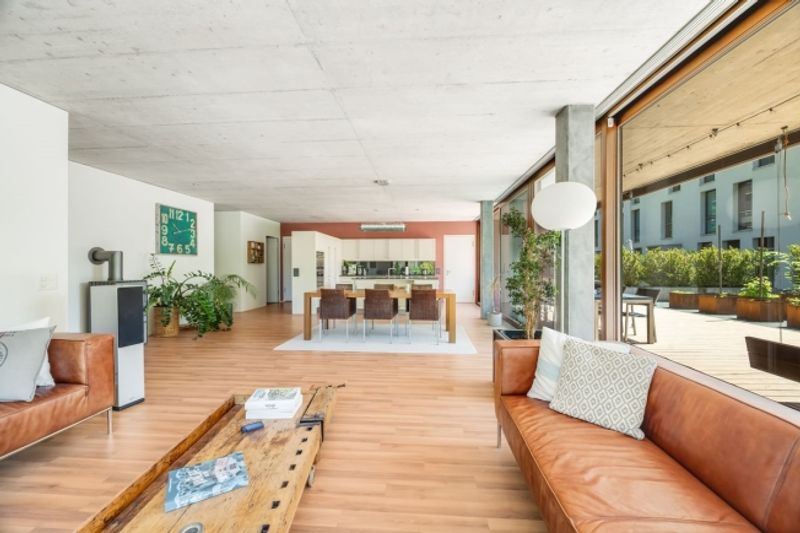 Helle Parterre-Wohnung mit beeindruckendem Sitzplatz und Aussicht in 6440 Ingenbohl-Brunnen - 1