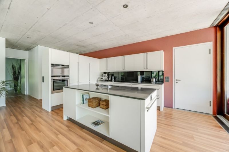 Helle Parterre-Wohnung mit beeindruckendem Sitzplatz und Aussicht in 6440 Ingenbohl-Brunnen - 4