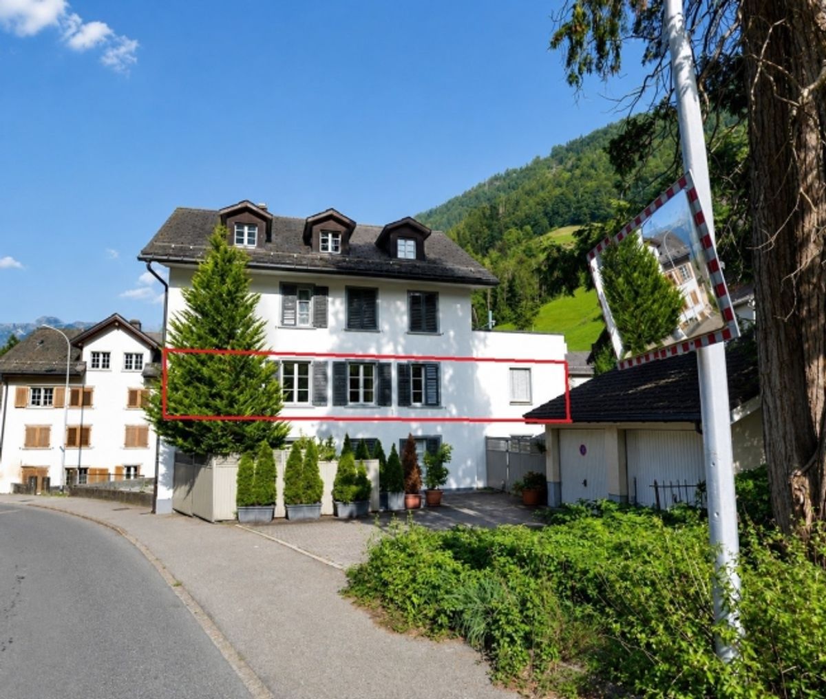 Exklusive 4.5 Zimmer-Wohnung mit 118m2 Wohnfläche - komplett renoviert in Glarus Süd - 0