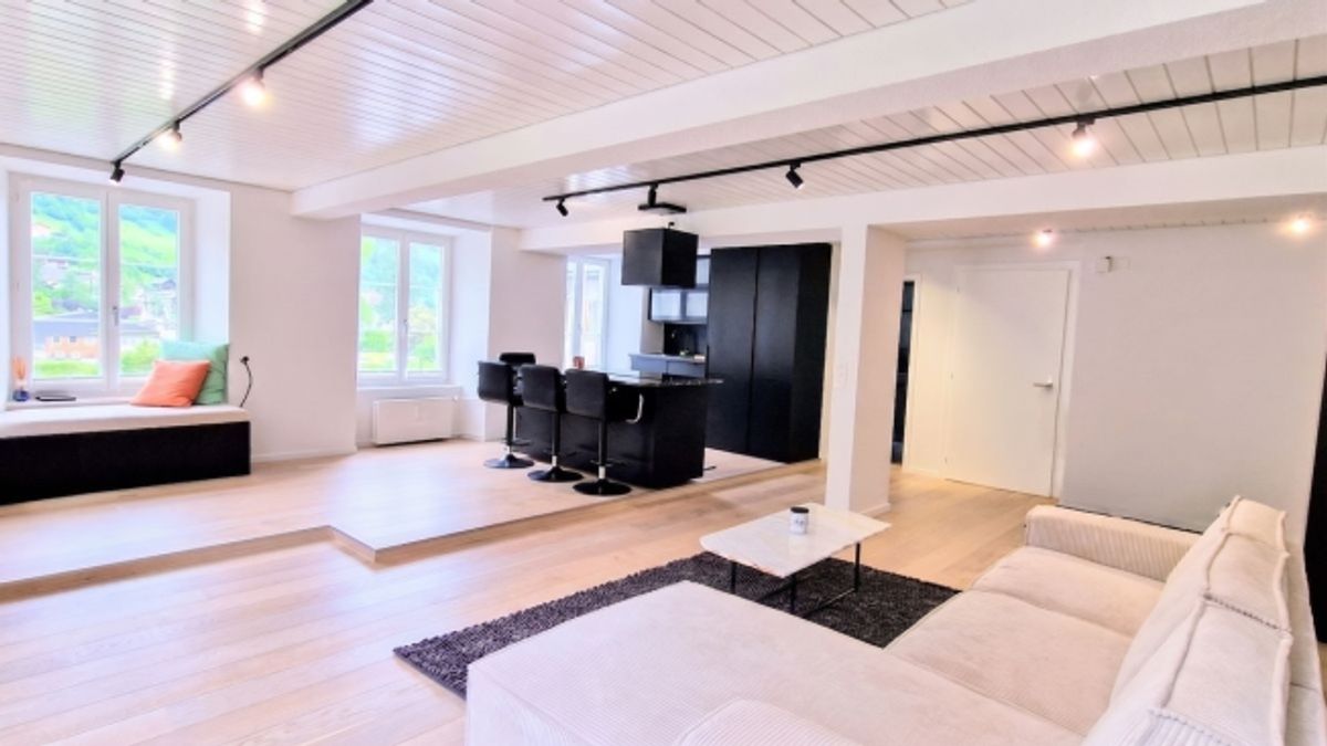 Exklusive 4.5 Zimmer-Wohnung mit 118m2 Wohnfläche - komplett renoviert in Glarus Süd - 1