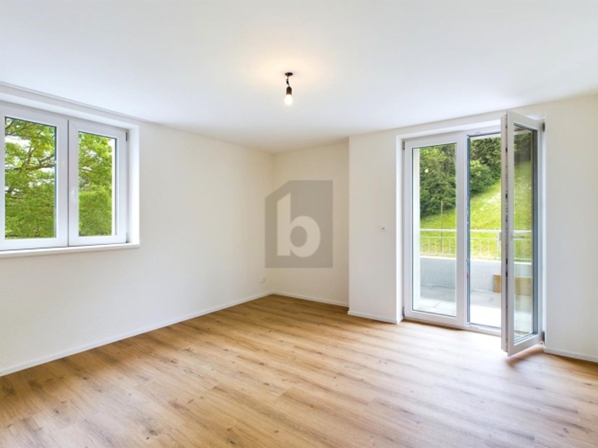 HOCHWERTIG MIT BALKON UND SICHT INS GRÜNE! - 2
