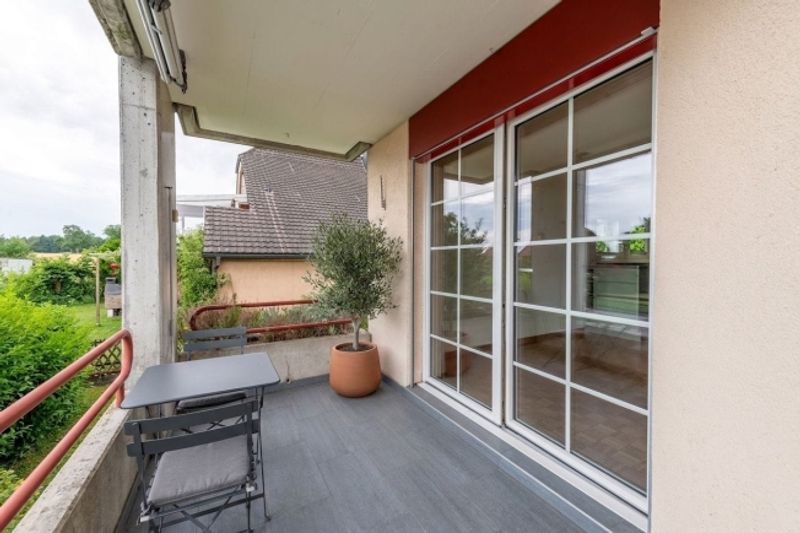 Attraktive Hochparterre-Wohnung mit Cheminée und viel Stauraum - 13