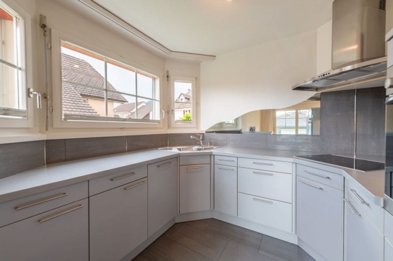 Attraktive Hochparterre-Wohnung mit Cheminée und viel Stauraum - 3