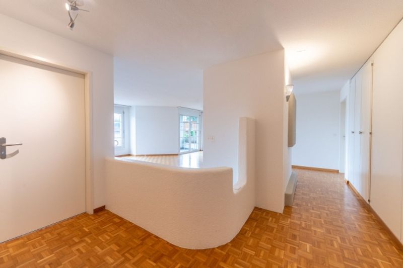 Attraktive Hochparterre-Wohnung mit Cheminée und viel Stauraum - 6