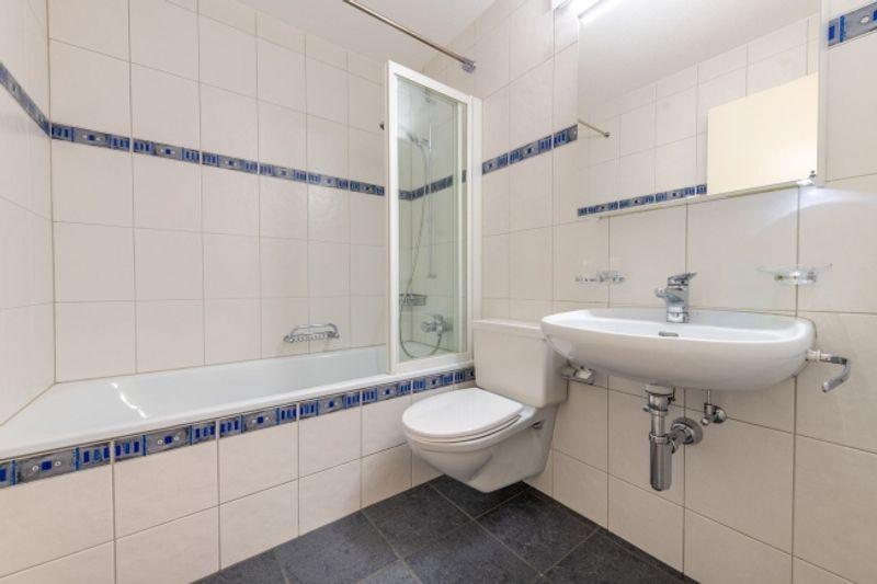 Attraktive Hochparterre-Wohnung mit Cheminée und viel Stauraum - 10