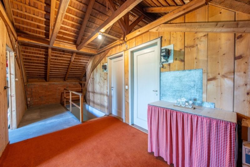 Zentrumsnahes Potenzial Ausbaubares 5-Zimmer-Einfamilienhaus mit grosszügigem Garten - 13